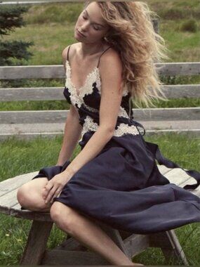 EUC Doen Obelia Dress in Navy Size Medium